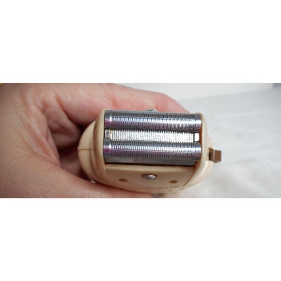 Vintage Schick Super Honed Electric Razor in case - Picture 9 of 9